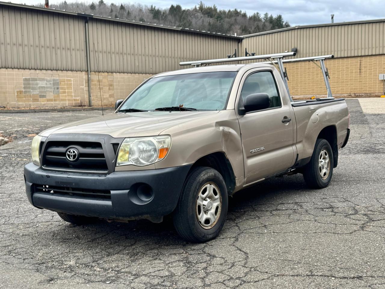 Toyota Tacoma Image 2