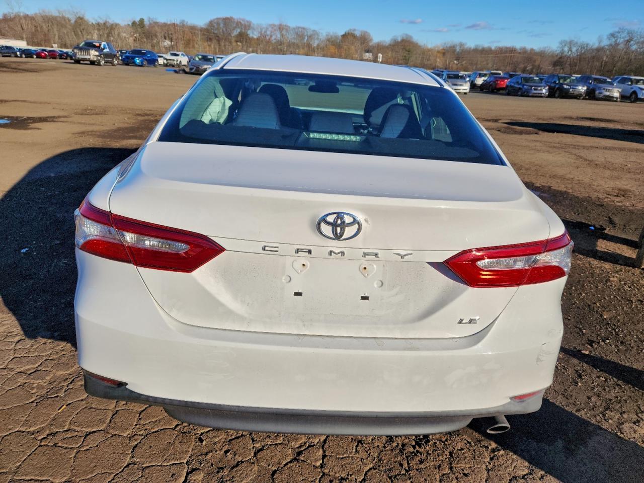 Toyota Camry L Image 3