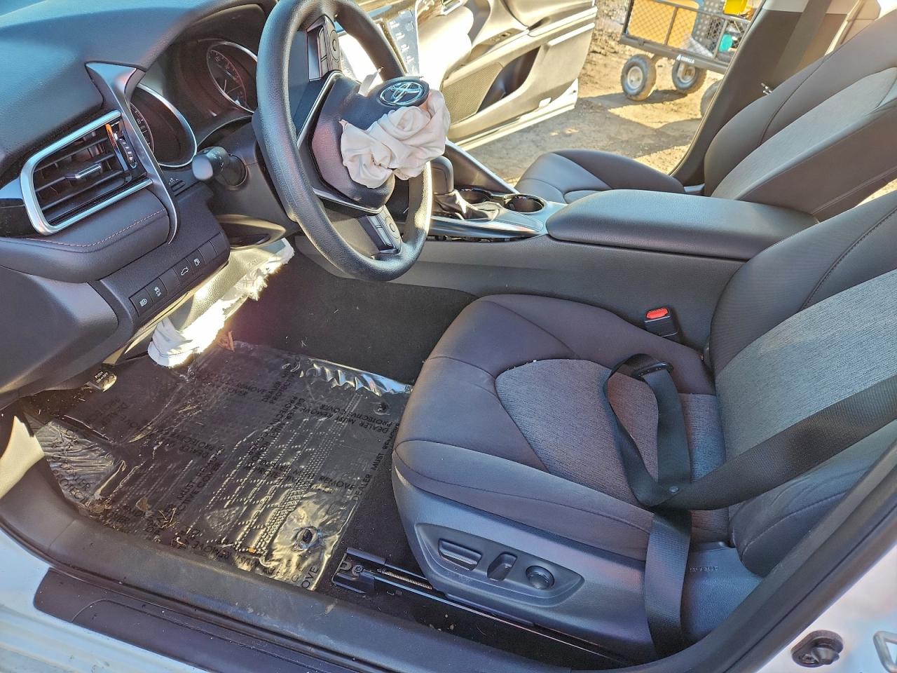 Toyota Camry L Image 4