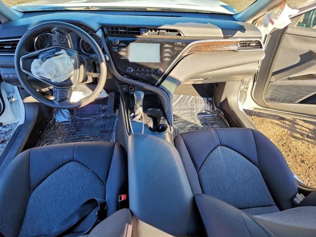 Toyota Camry L Image 8