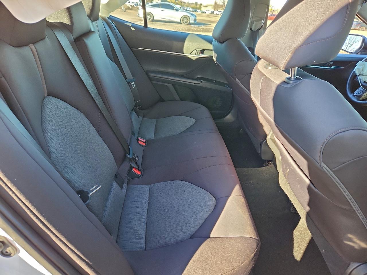 Toyota Camry L Image 9