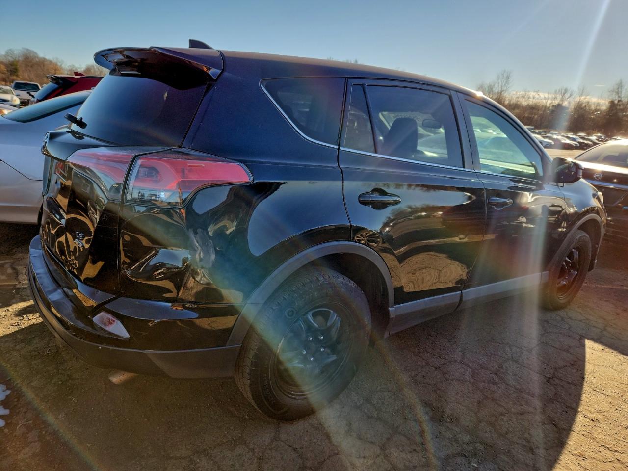 Toyota RAV4 Le Image 7