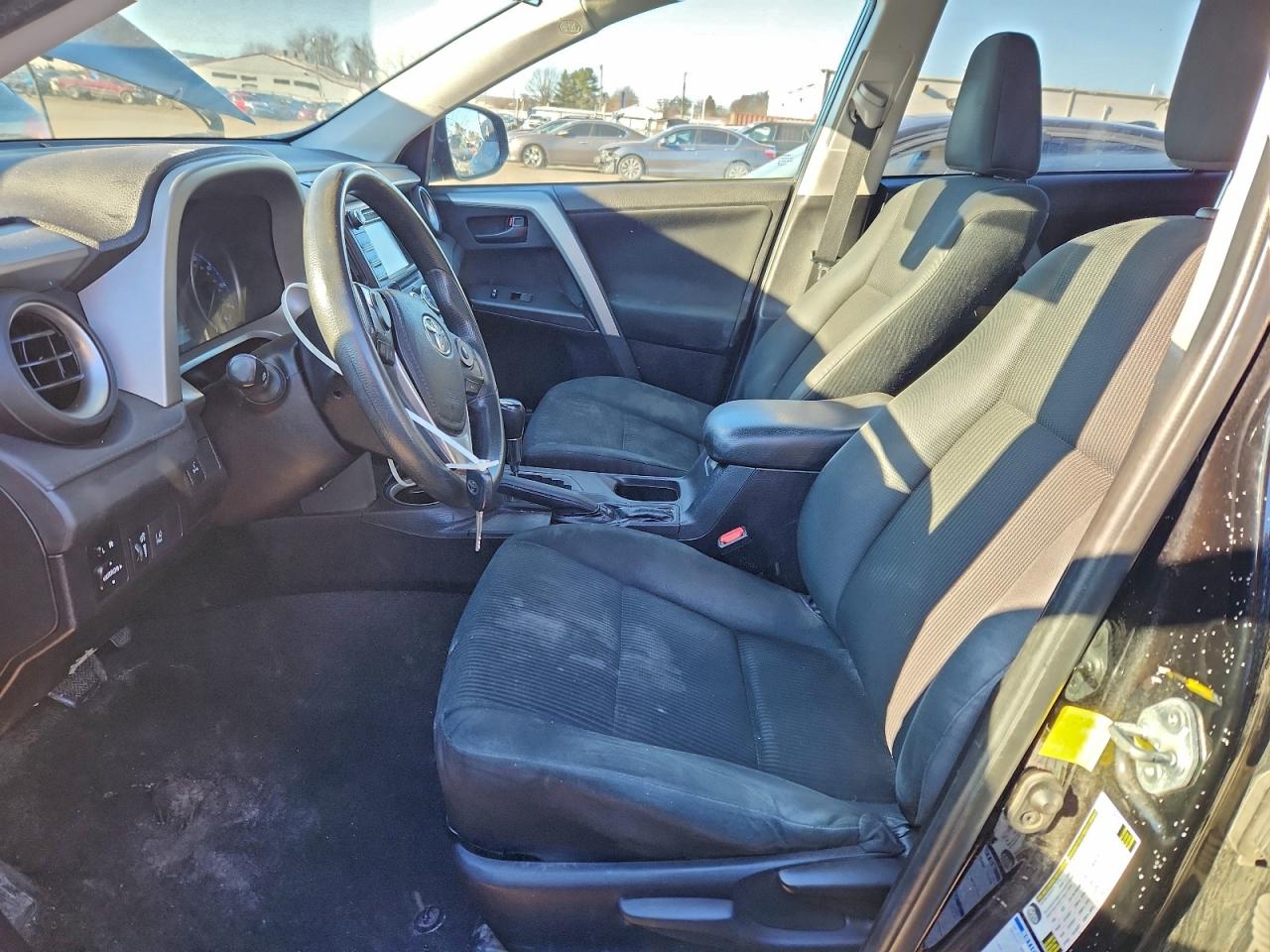 Toyota RAV4 Le Image 10