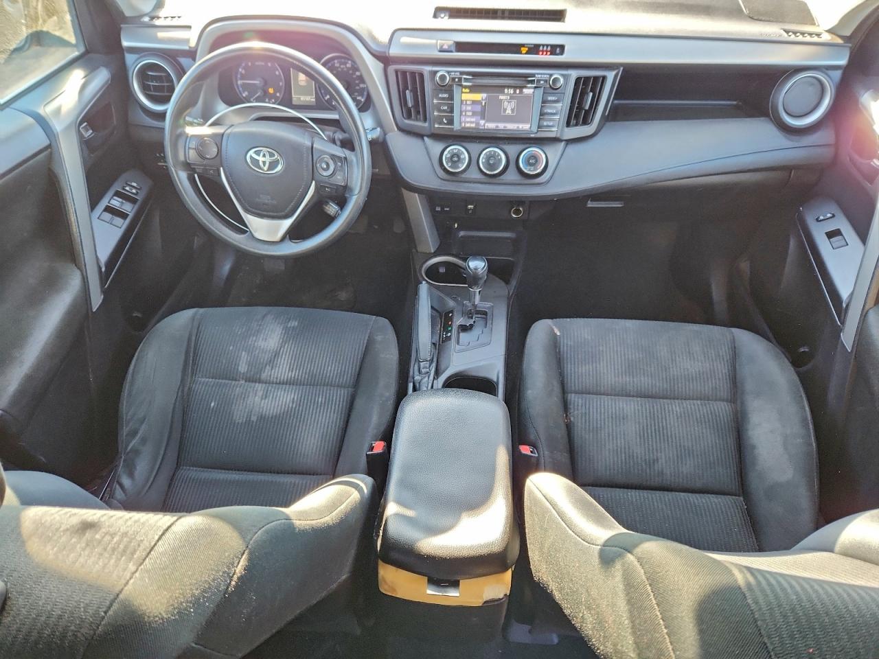 Toyota RAV4 Le Image 11
