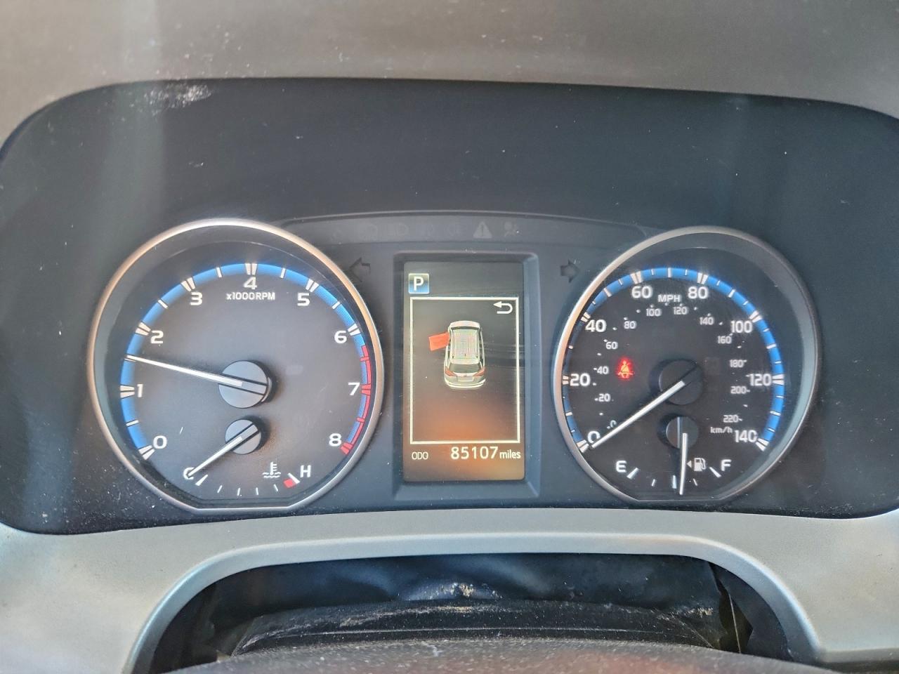 Toyota RAV4 Le Image 9