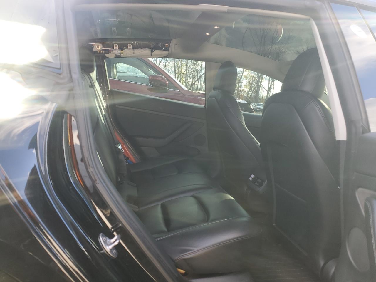 Tesla Model 3 Image 8