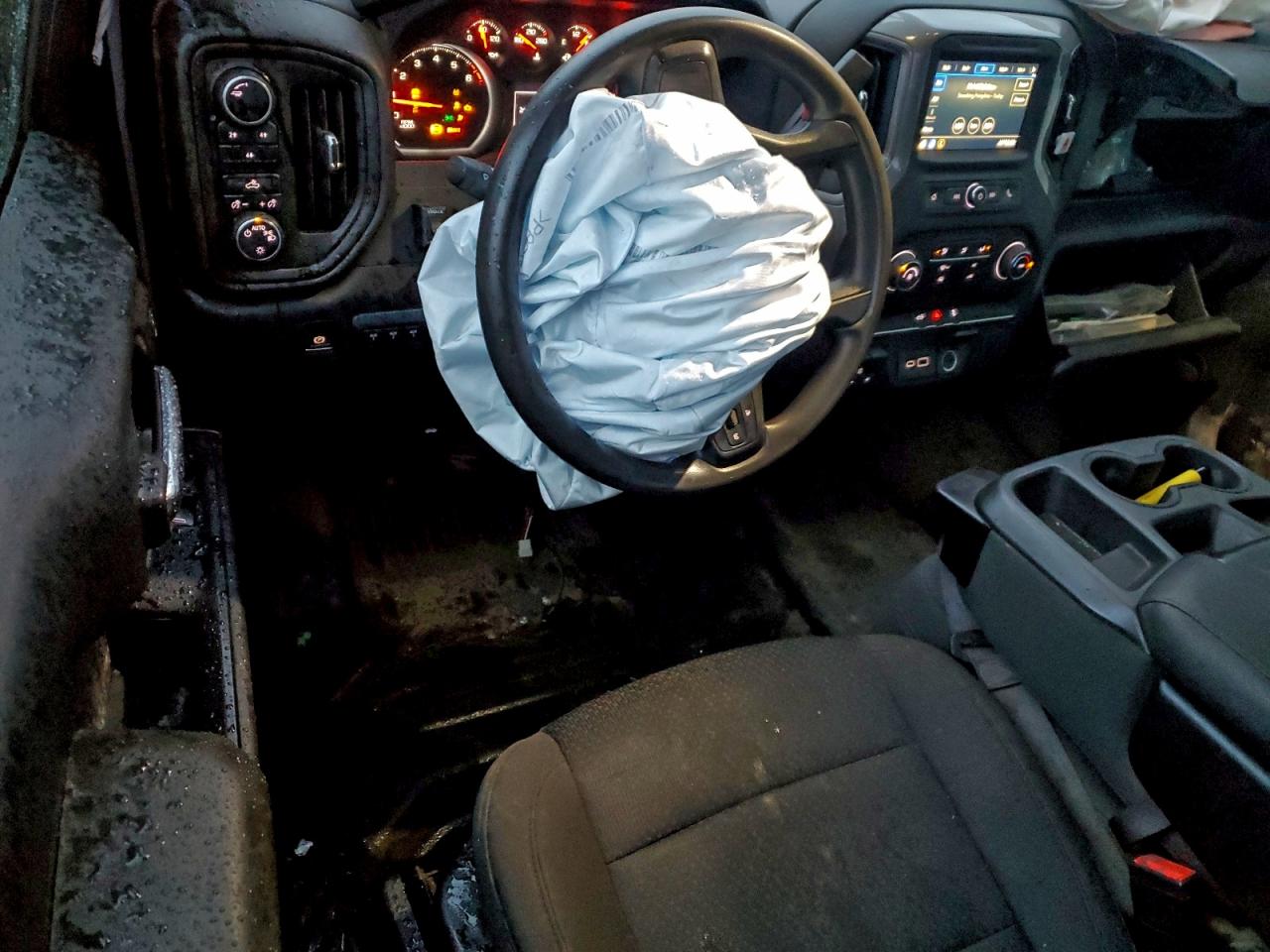 Chevrolet Silverado K3500 Image 4