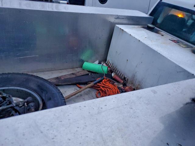 Chevrolet Silverado K3500 Image 11