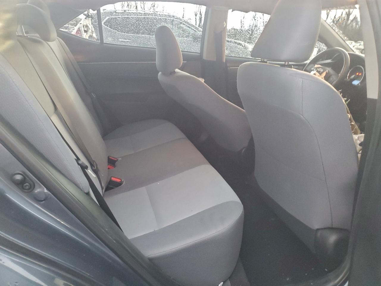 Toyota Corolla L Image 10