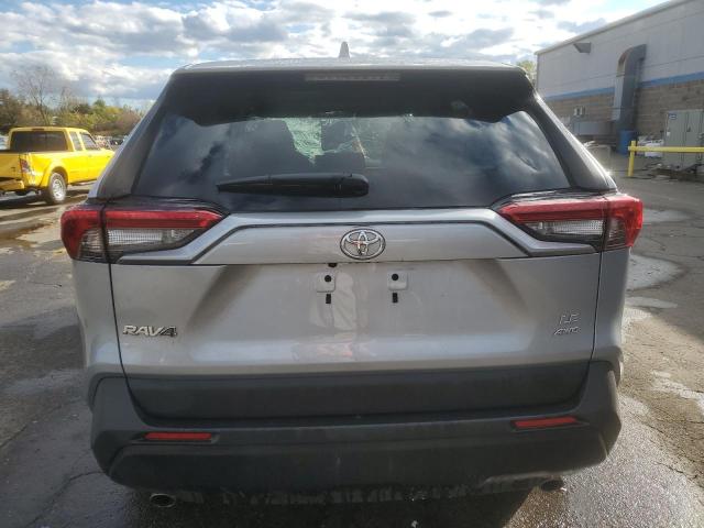 Toyota RAV4 Le Image 9