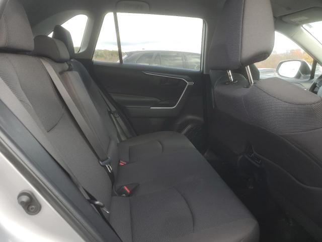 Toyota RAV4 Le Image 11