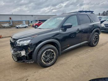  Salvage Nissan Pathfinder