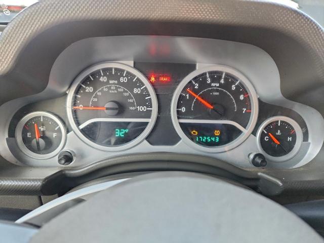 Jeep Wrangler Sahara Image 12