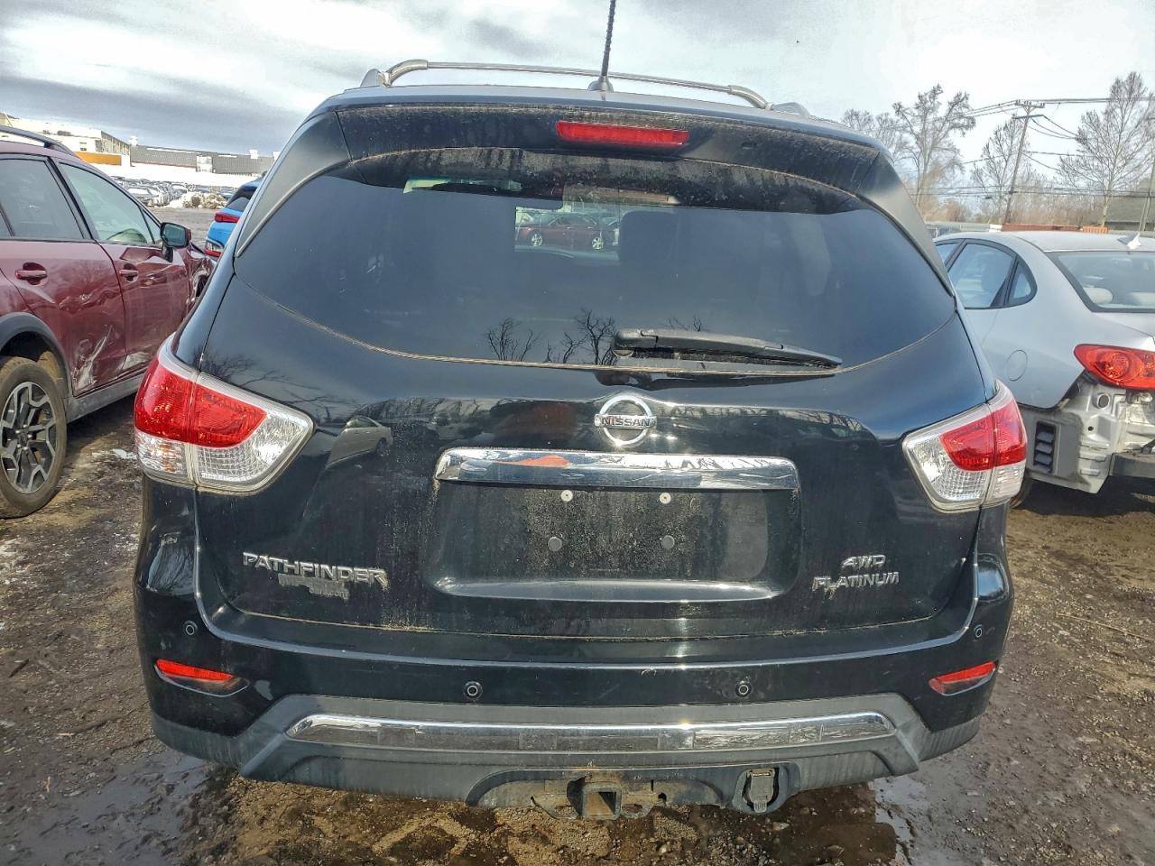 Nissan Pathfinder S Image 5