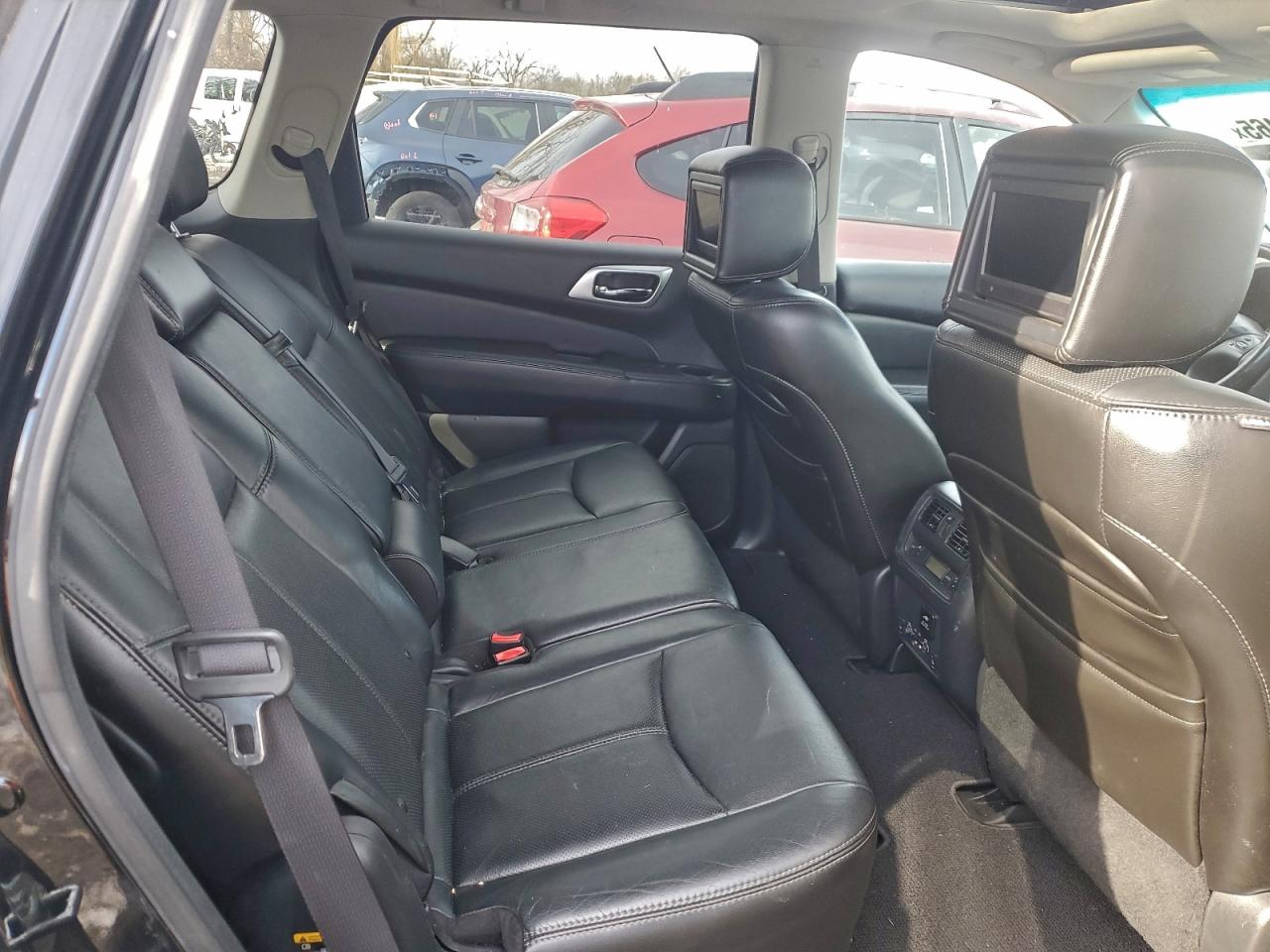 Nissan Pathfinder S Image 11