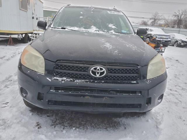 Toyota RAV4 Image 11
