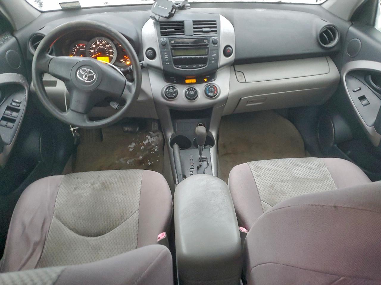 Toyota RAV4 Image 12