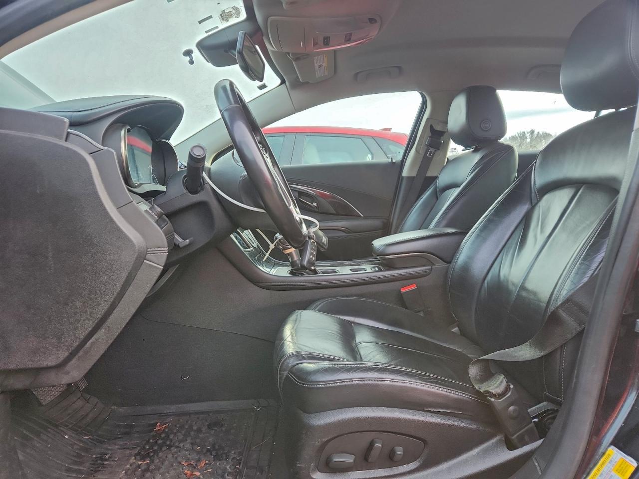 Buick LaCrosse Image 3