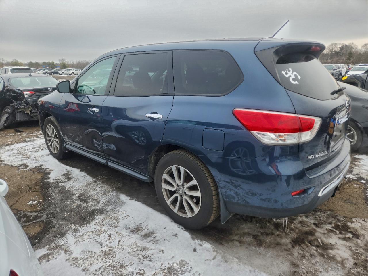 Nissan Pathfinder S Image 9