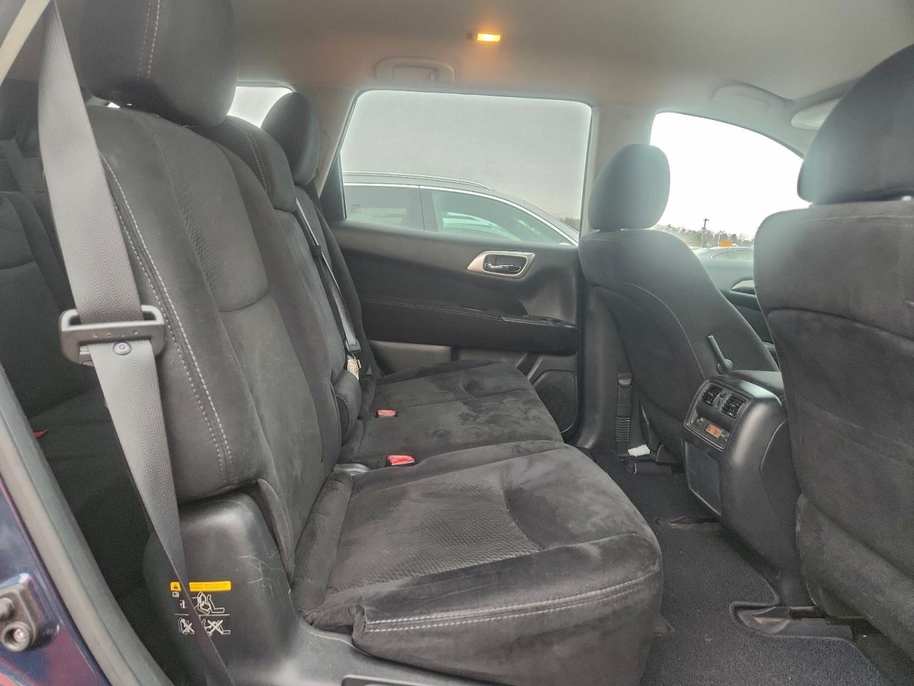 Nissan Pathfinder S Image 6