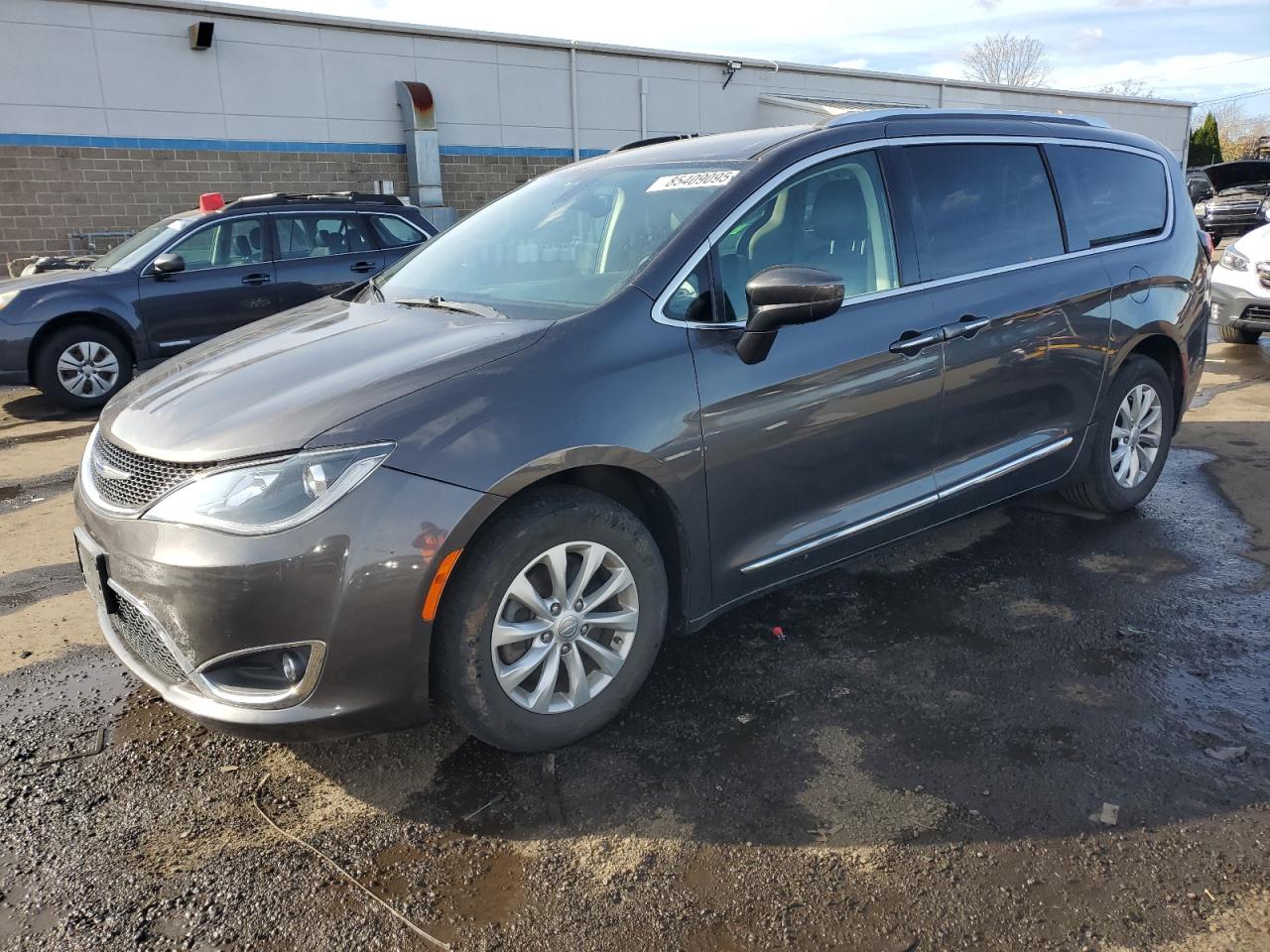 Chrysler Pacifica Touring L Image 1