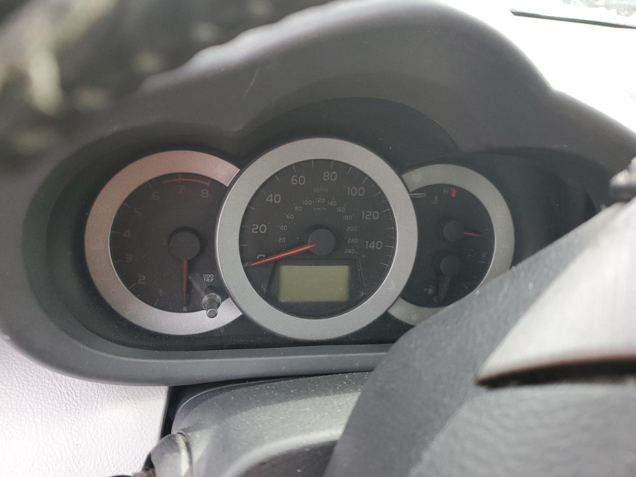 Toyota RAV4 Limited Image 8