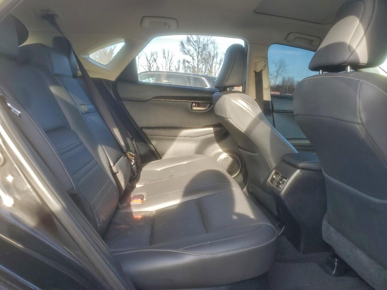 Lexus NX 200t Base Image 6