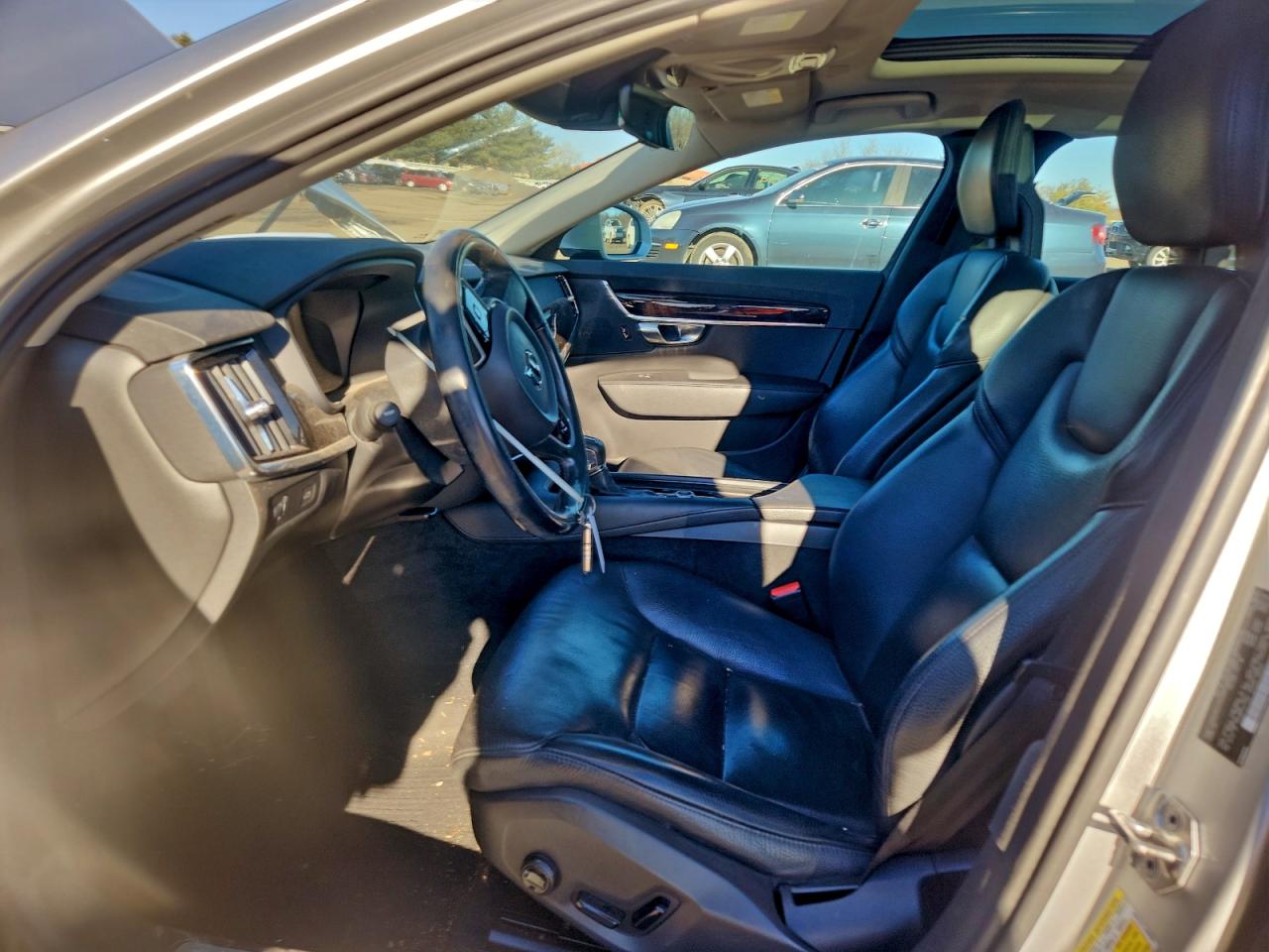 Volvo S90 T6 Momentum Image 12