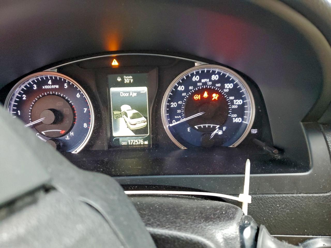 Toyota Camry Xse Image 9