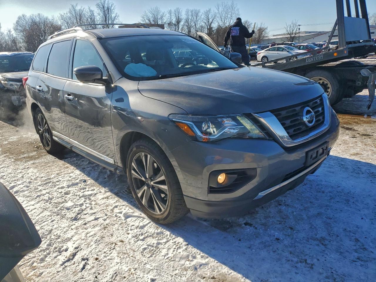 Nissan Pathfinder S Image 2
