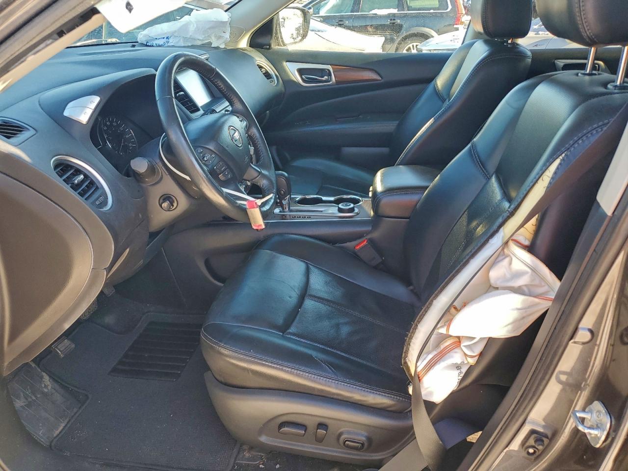 Nissan Pathfinder S Image 3