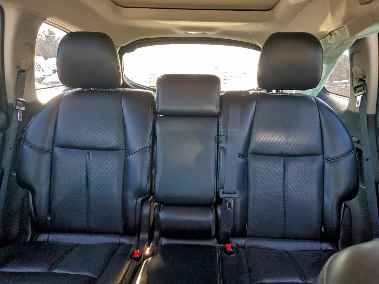 Nissan Pathfinder S Image 12