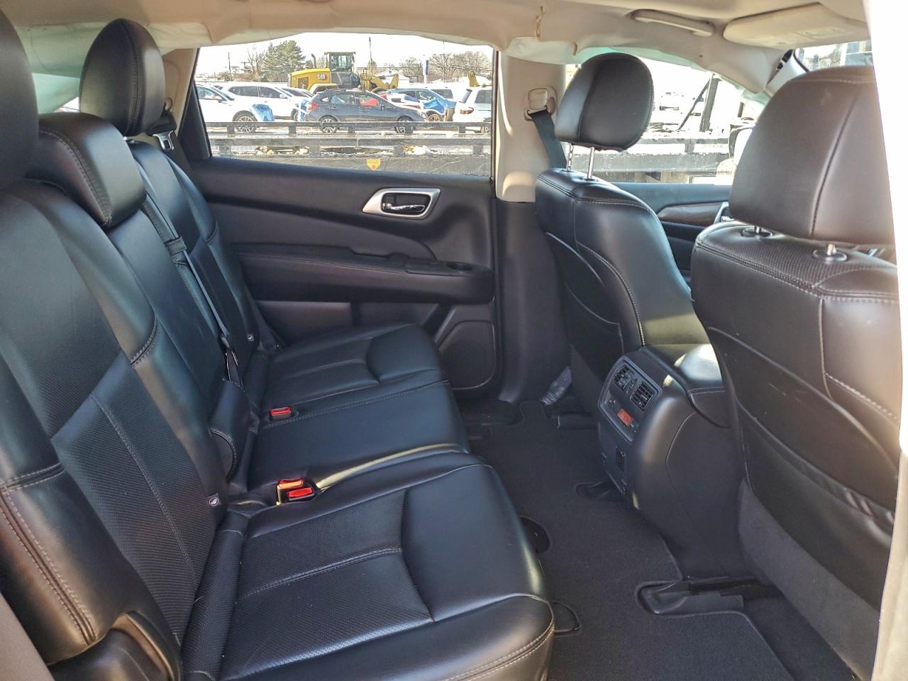 Nissan Pathfinder S Image 7