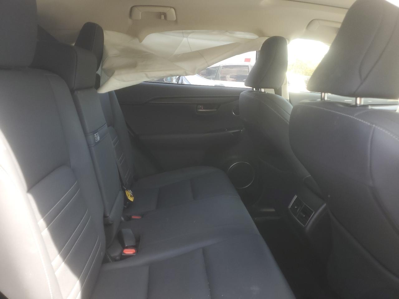 Lexus NX 300h Base Image 10