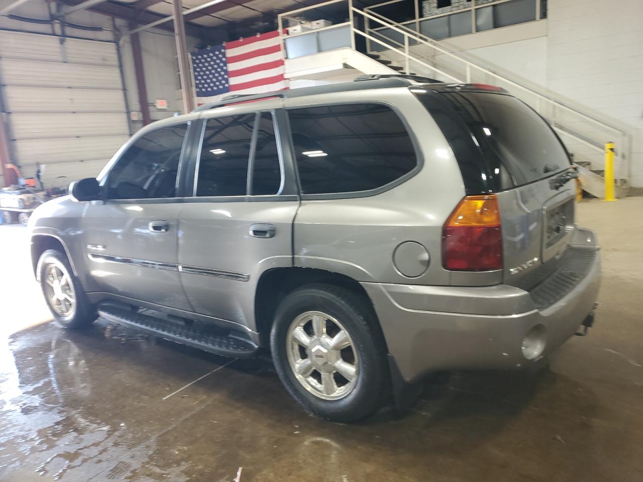 GMC Envoy Image 2