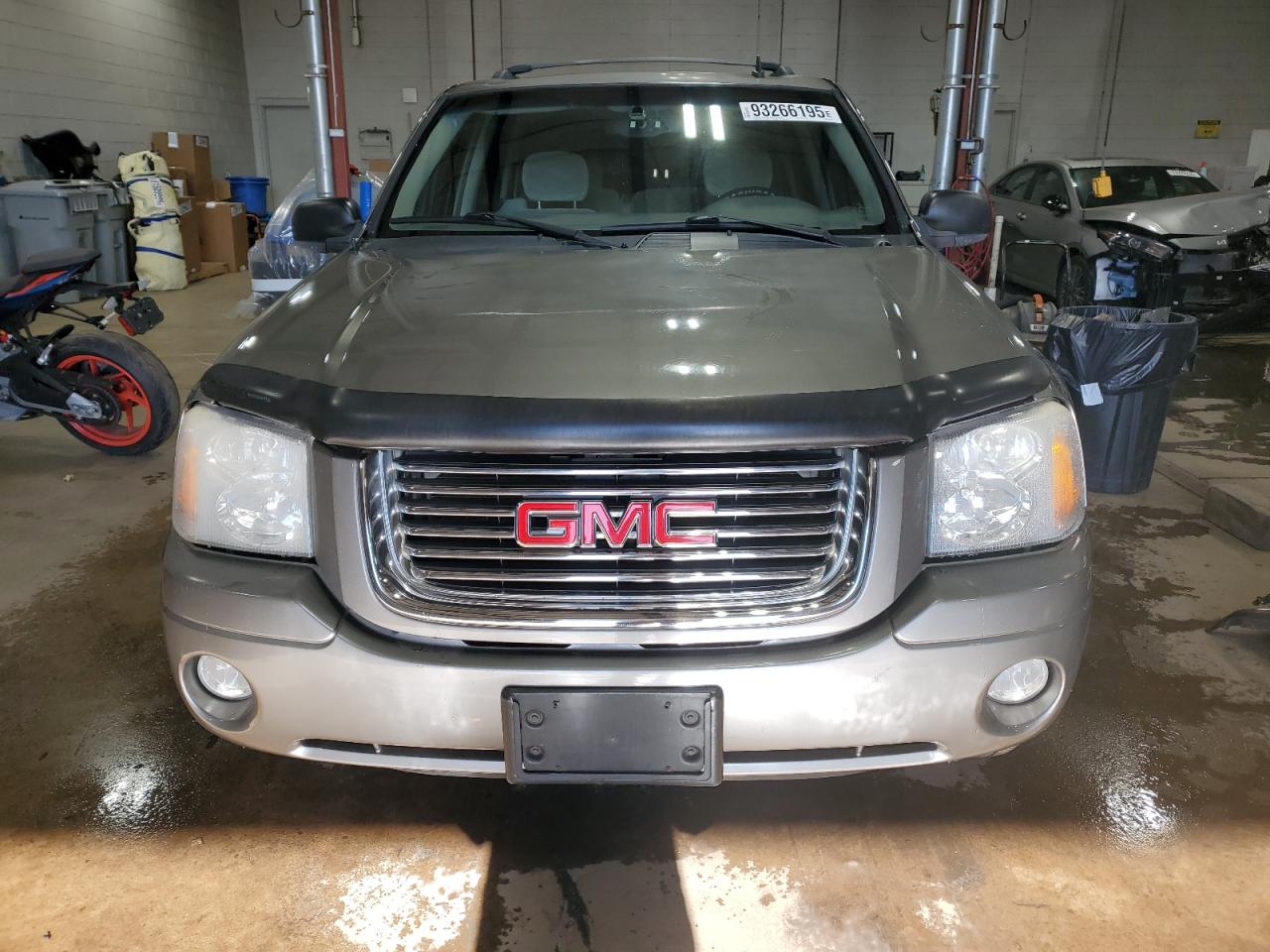 GMC Envoy Image 11