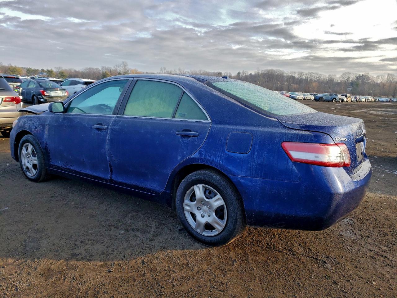 Toyota Camry Base Image 2