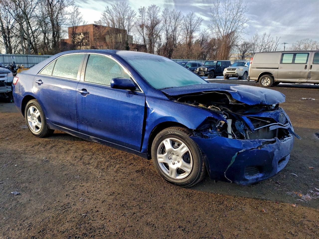 Toyota Camry Base Image 12