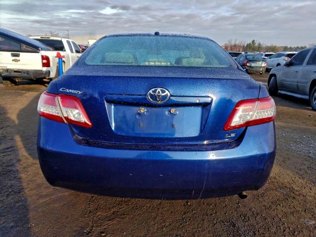 Toyota Camry Base Image 3