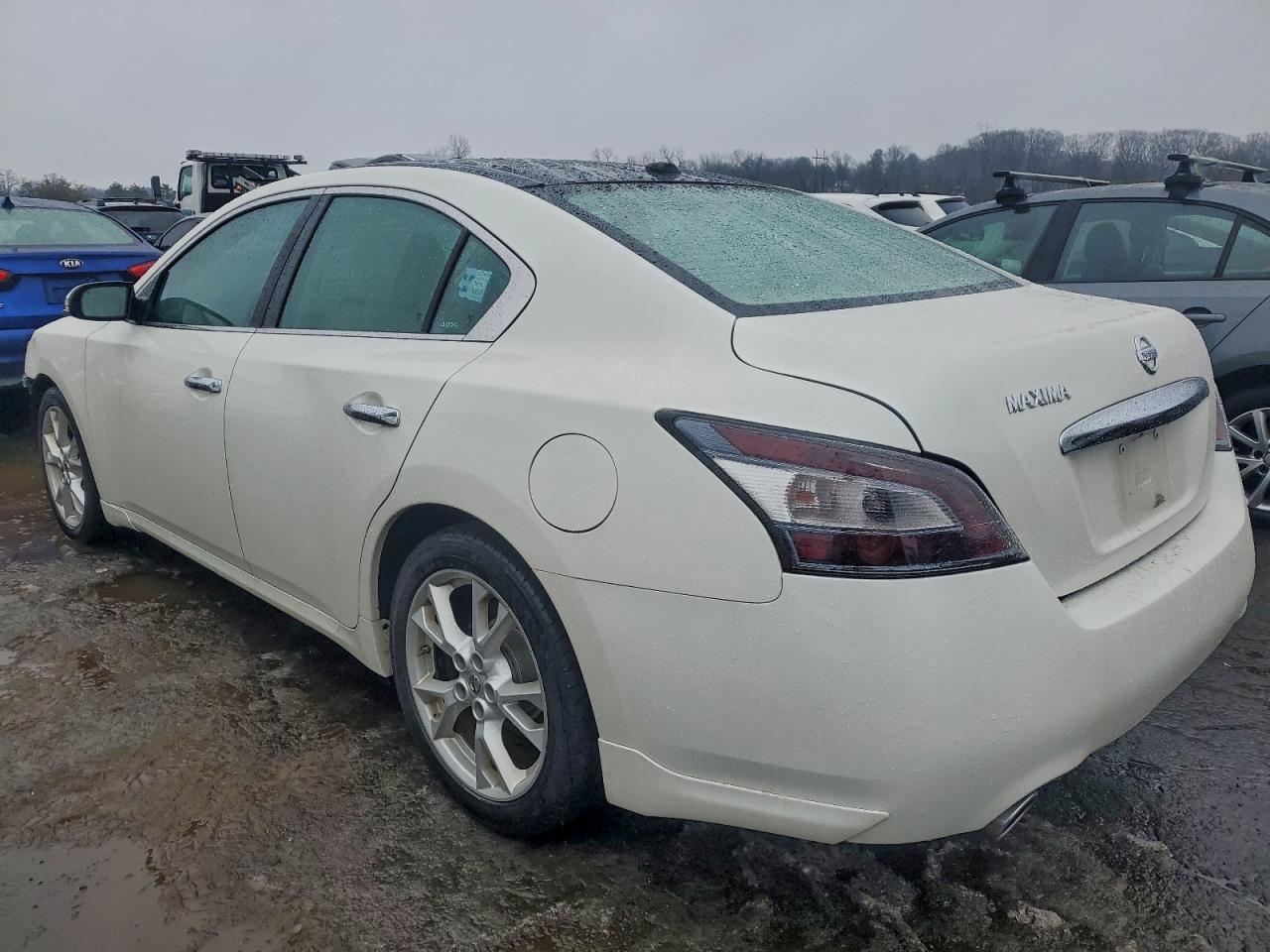 Nissan Maxima S Image 10