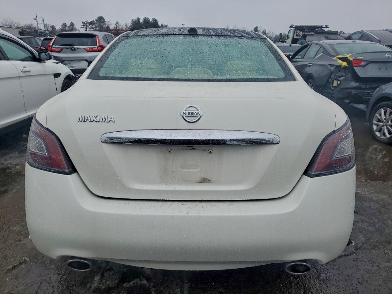 Nissan Maxima S Image 6