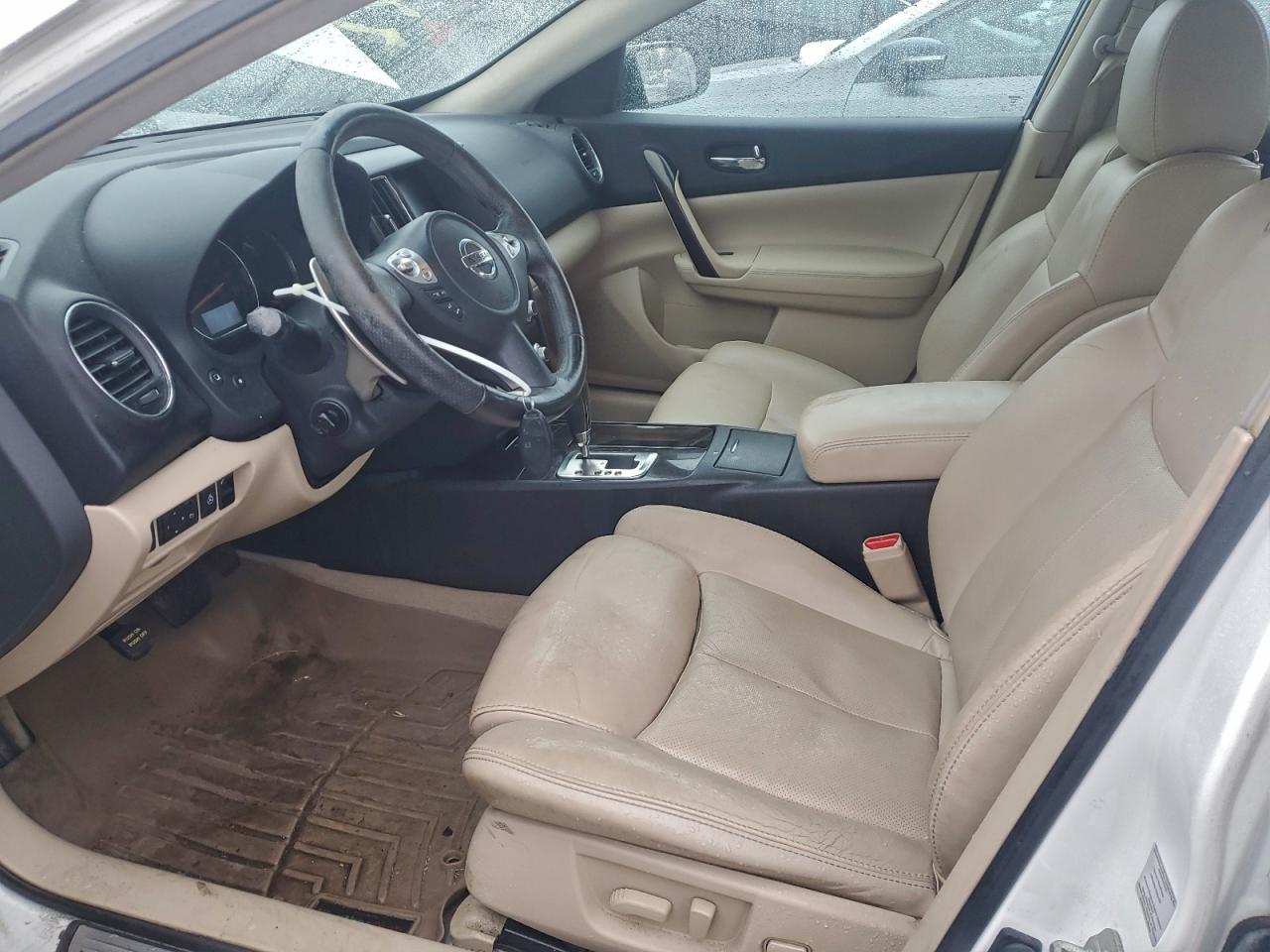 Nissan Maxima S Image 12