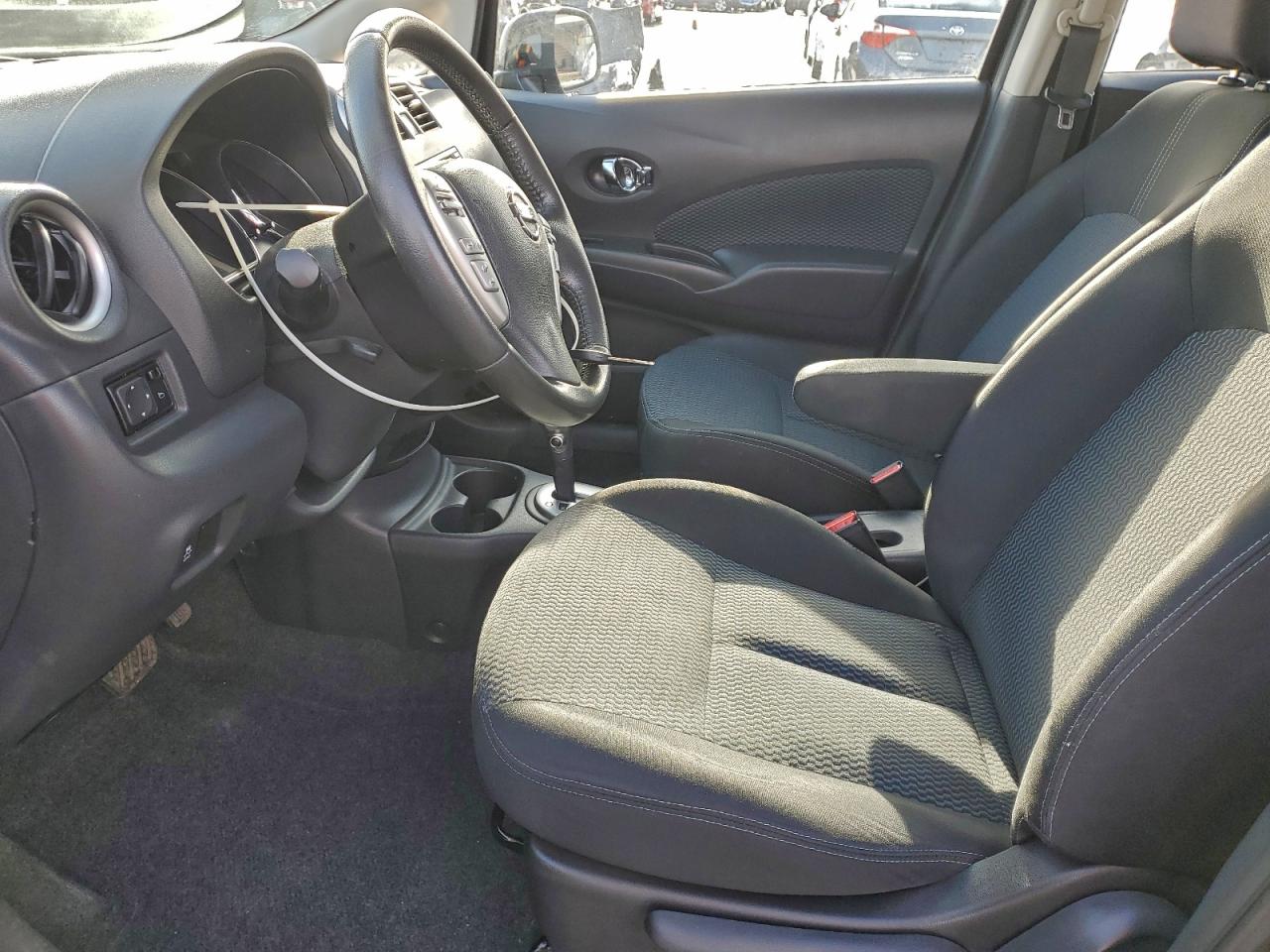 Nissan Versa S Image 6