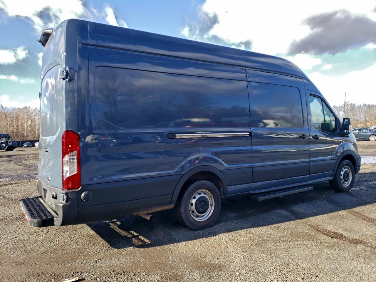 Ford Transit T-250 Image 9