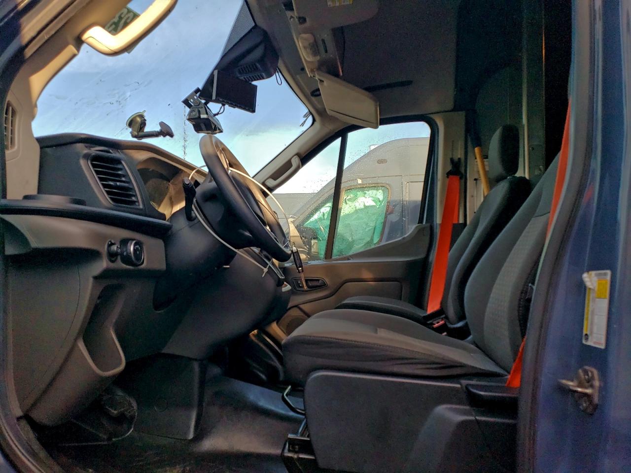 Ford Transit T-250 Image 7