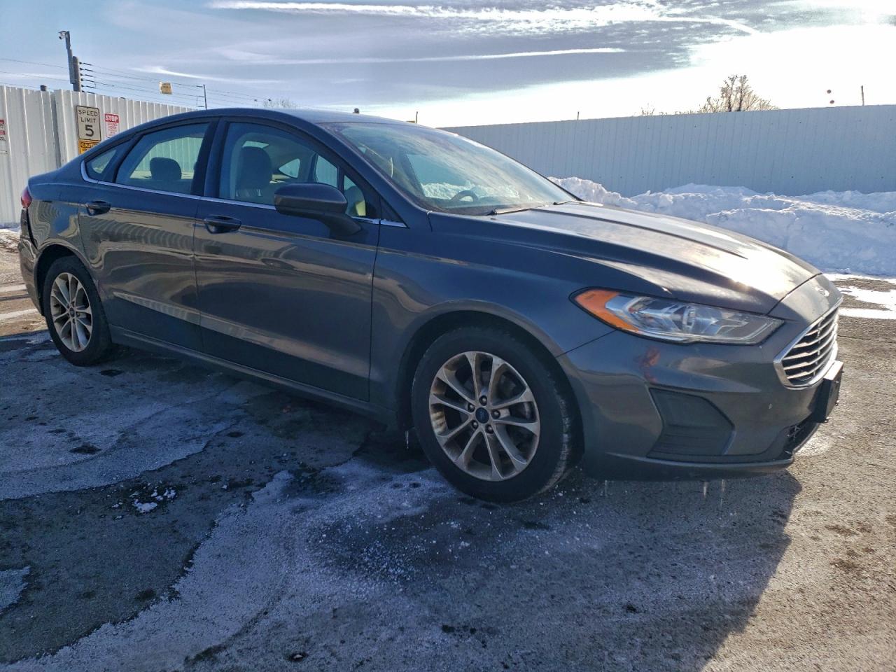 Ford Fusion Se Image 4