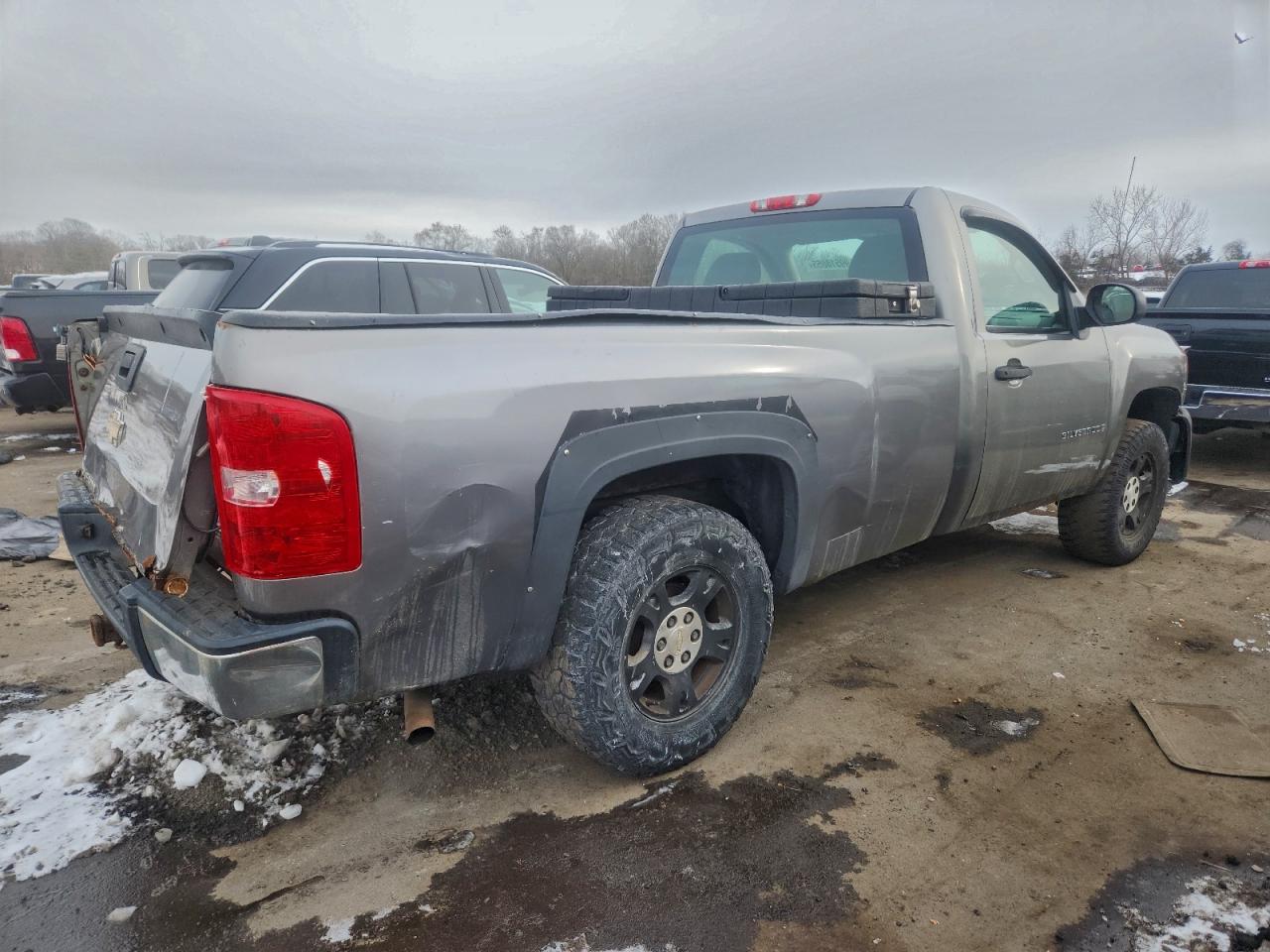 Chevrolet Silverado C1500 Image 3
