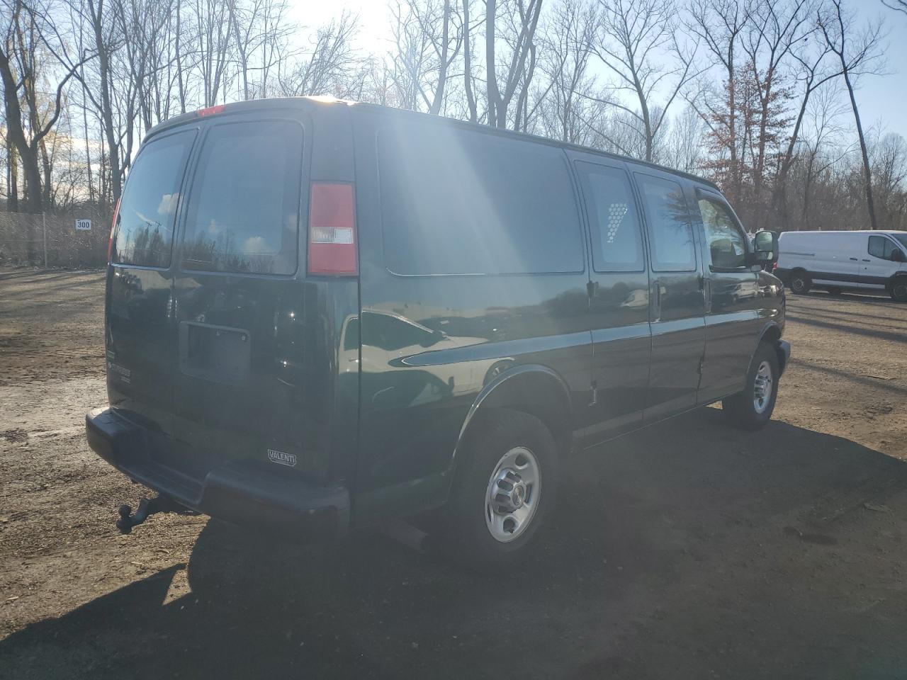 Chevrolet Express Image 5