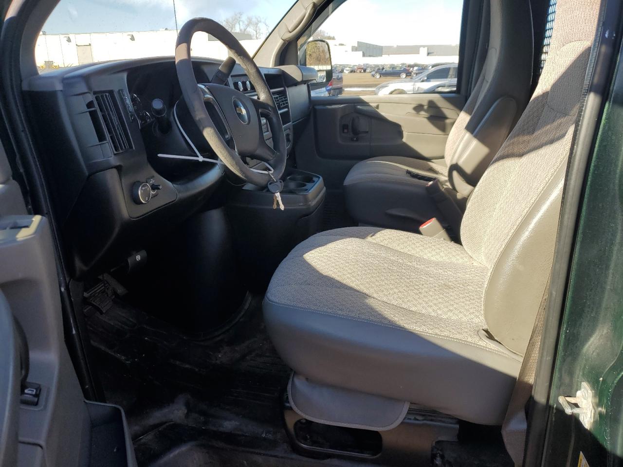 Chevrolet Express Image 13