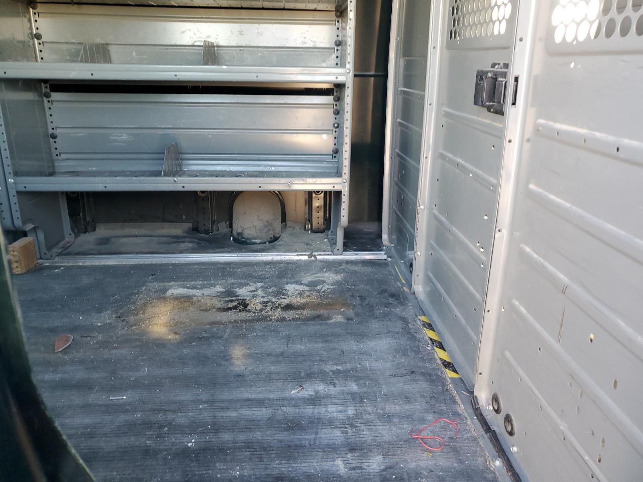 Chevrolet Express Image 6